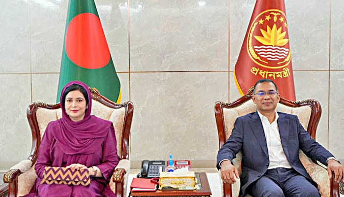 বিমানবন্দরে পৌঁছেছেন প্রধানমন্ত্রী