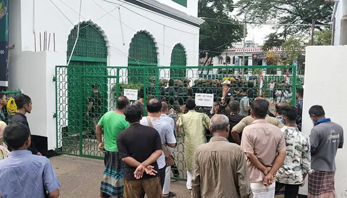 হোসেনি দালান এলাকায় সতর্ক আইনশৃঙ্খলা বাহিনী