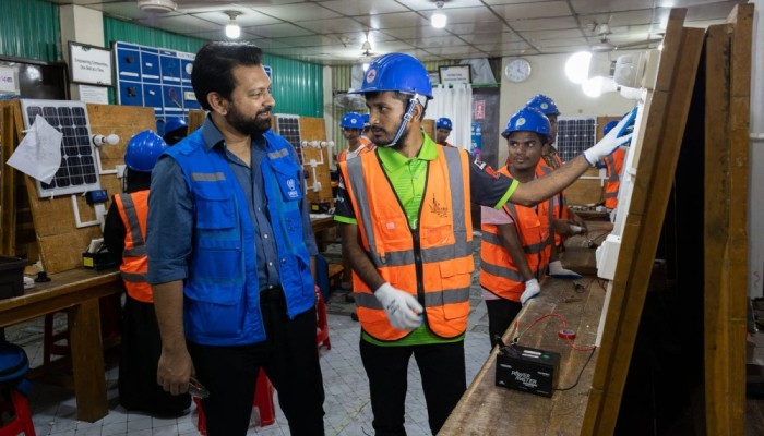 কক্সবাজারে রোহিঙ্গা শিবিরে তাহসান