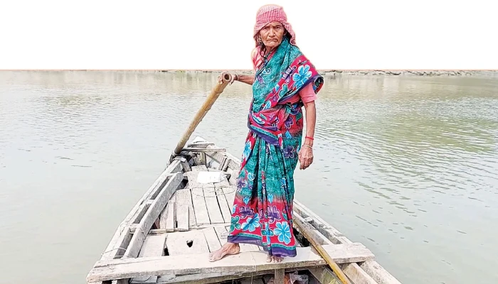 দুই নাওয়ের এক মাঝি!