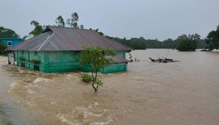 বড় বন্যার শঙ্কা: ১০ জেলায় রেড সিগনাল