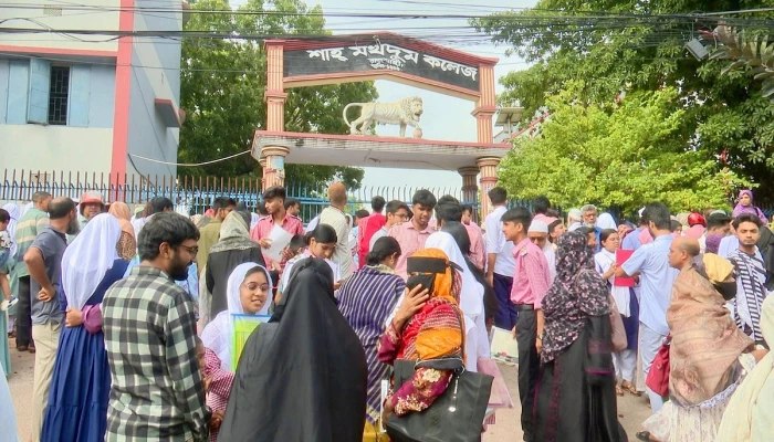 বিশেষ ব্যবস্থায় পরীক্ষায় বসছে বগুড়া-নাটোরের ১৮ এইচএসসি পরীক্ষার্থী