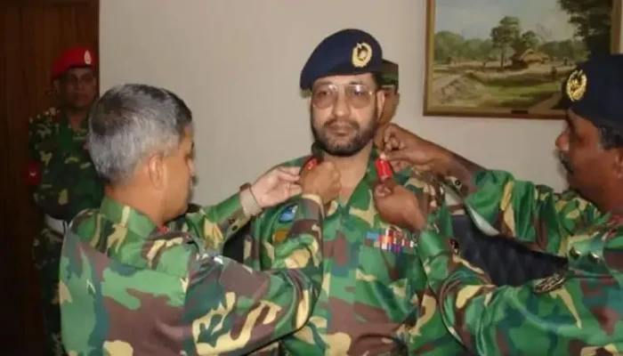 আযমীসহ ১৫০ সাবেক সেনা কর্মকর্তাকে স্বাভাবিক অবসর