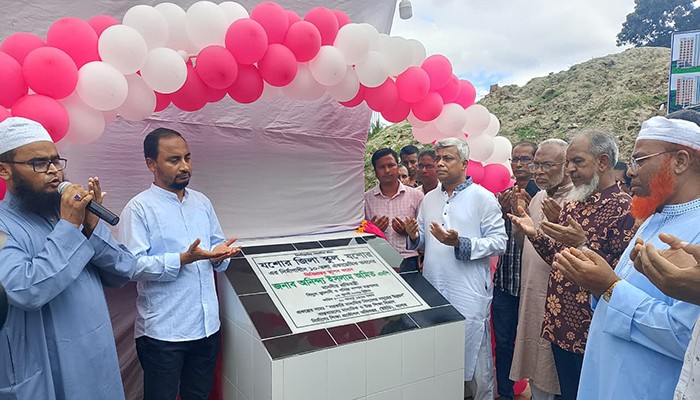 যশোর জিলা স্কুলের  ভবনের ভিত্তিপ্রস্তর স্থাপন করলেন বিদ্যুৎ প্রতিমন্ত্রী