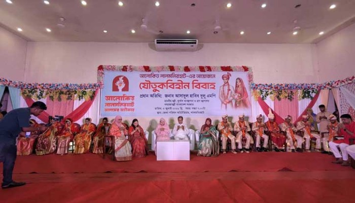 লালমনিরহাটের এক মঞ্চে ৭ জোড়া বর-বউ!