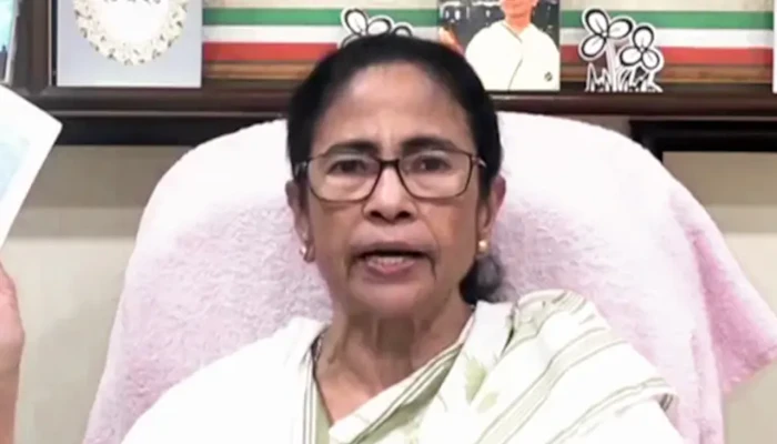 থামাতে হলে আমাকে মেরে ফেলুন: মমতার কড়া হুঁশিয়ারি