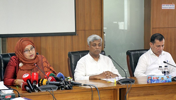 ​অতিরিক্ত বিল আদায়ের অভিযোগ প্রধানমন্ত্রীর নজরে রয়েছে: বিদ্যুৎ সচিব