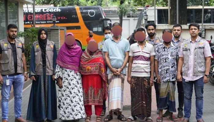 হানিট্র্যাপে ফেলে ব্ল্যাকমেইল: চক্রের ৫ সদস্য গ্রেফতার