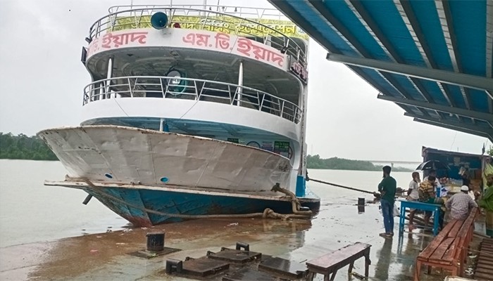 ​সকালের লঞ্চ পৌছায় দুপুরে!