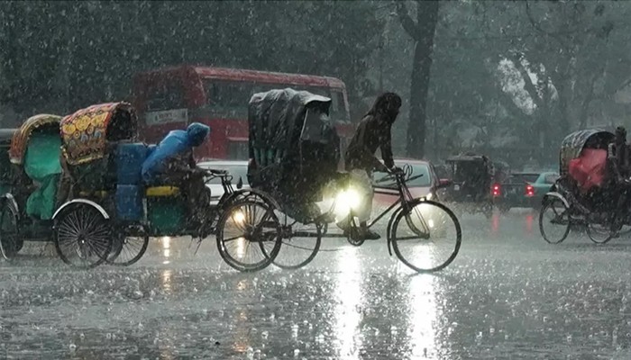 ​দেশজুড়ে অতি ভারী বৃষ্টির সতর্কতা, জলাবদ্ধতা ও পাহাড়ধসের শঙ্কা
