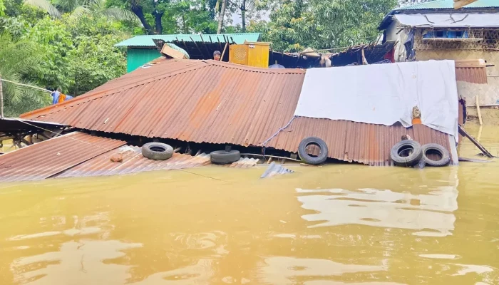 খাদ্য ও বিশুদ্ধ পানির জন্য হাহাকার