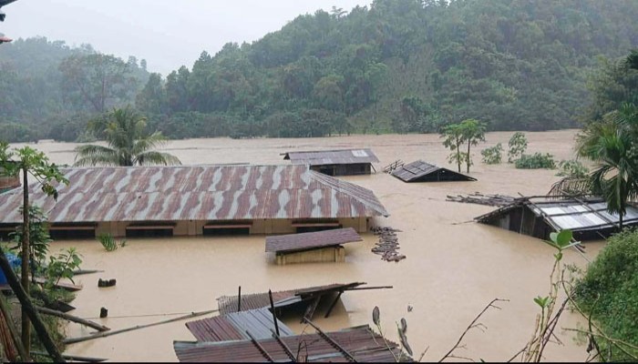 পাহাড়ি ঢলে তলিয়ে গেছে রাঙ্গামাটি, পানিবন্দি হাজারো মানুষ