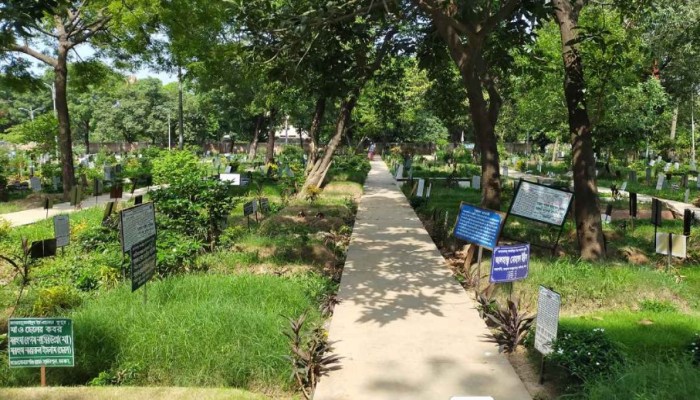 আজিমপুর কবরস্থানে কঙ্কাল বাণিজ্য, ঘাসের বস্তায় ভরে পাচার