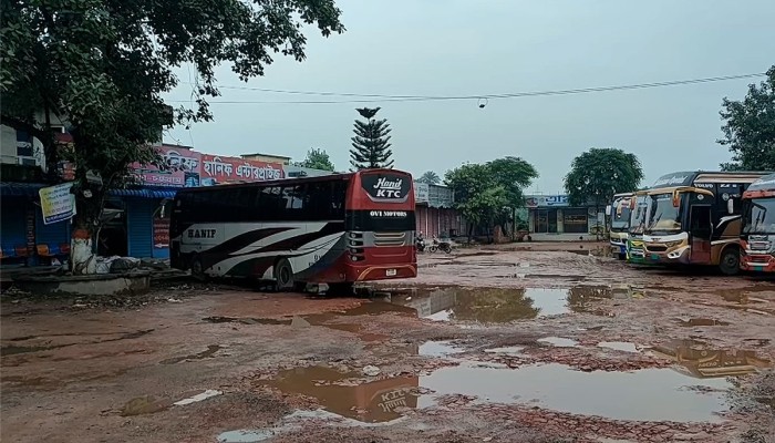রাজশাহী থেকে সব রুটে বাস চলাচল বন্ধ