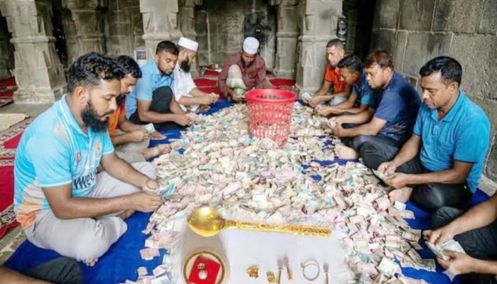কুসুম্বা মসজিদের দানবাক্সে মিলল স্বর্ণের চামচ