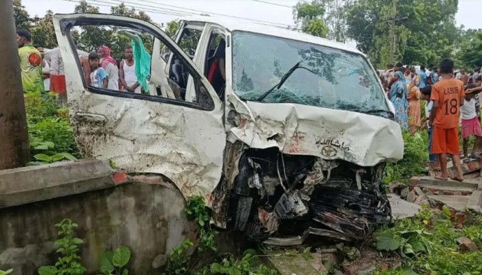 কনে নিয়ে ফেরার পথে মাইক্রোবাস খাদে, শিশুসহ নিহত ২