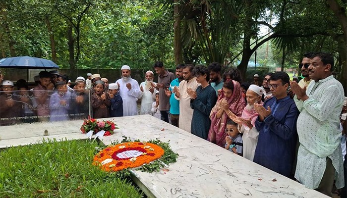 অনেকে বই নিয়ে ফেরত দেন না: নুহাশপল্লীতে লাইব্রেরি প্রসঙ্গে শাওন
