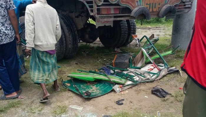 ট্রাকচাপায় ব্যাটারিচালিত অটোরিকশার ৩ যাত্রী নিহত