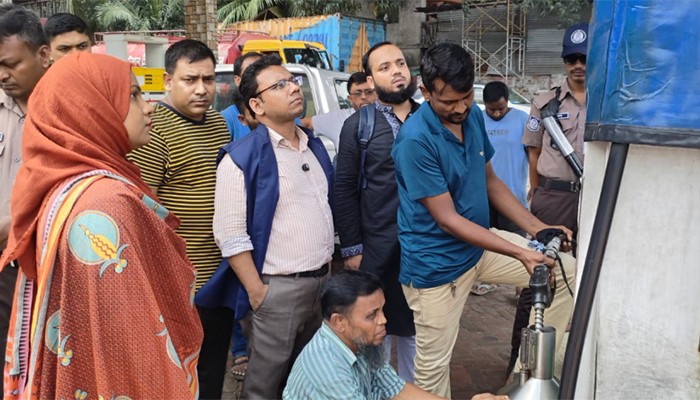 ​তেল কম দেওয়ার অপরাধে চার লাখ টাকা জরিমানা