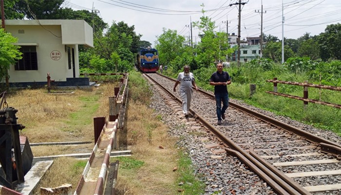 ​আট ঘণ্টা পর অবরোধ প্রত্যাহার, রেল যোগাযোগ স্বাভাবিক