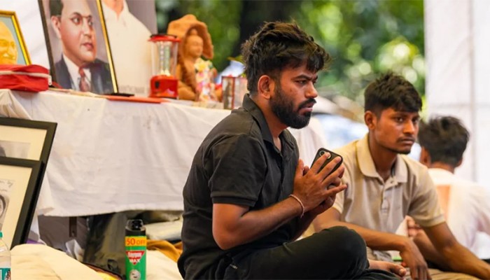​অসুস্থ হয়ে পড়লেন ককরোচ পার্টির প্রতিষ্ঠাতা অভিজিৎ