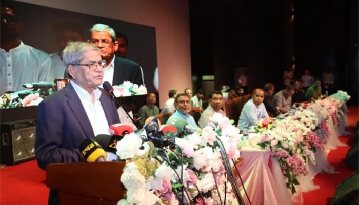 চাকরির পেছনে না ছুটে নিজেরাই কর্মসংস্থানের পথ তৈরি করুন