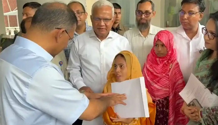 প্রধানমন্ত্রীর হাত থেকে নিয়োগপত্র পেলেন তিন বিশেষ চাহিদাসম্পন্ন ব্যক্তি