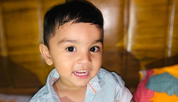 ভবনের সিঁড়ির রেলিং থেকে পড়ে প্রাণ গেল শিশুর