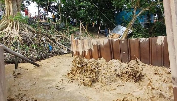 অবৈধ সংযোগ নিতে পাইপে ছিদ্র, ২ মাস ধরে বের হচ্ছে গ্যাস