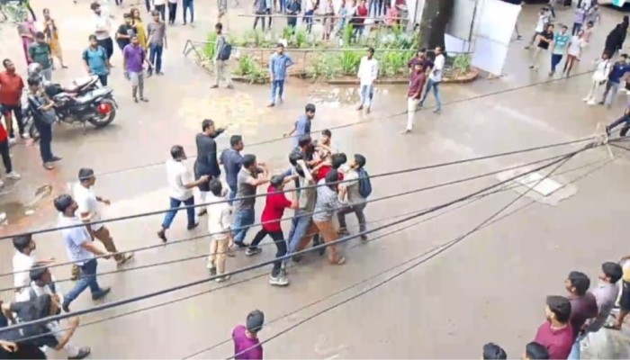 জবিতে ছাত্রদল-শিবির দফায় দফায় সংঘর্ষ