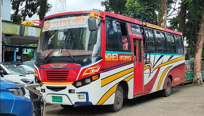বোরকাপরা নারীর ইশারায় থামে বাস, ২০ মিনিটে ৫৭ লাখ টাকা লুট