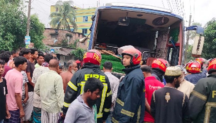 ​বগুড়ার এরুলিয়ায় বাসচাপায় সাতজন নিহত, আহত ১৮