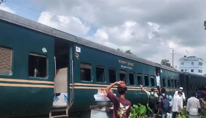 বগি লাইনচ্যুত, ঢাকা-ময়মনসিংহ রুটে ট্রেন চলাচল বন্ধ