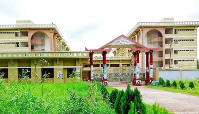 হলের সহপাঠীদের ব্যক্তিগত ছবি প্রেমিককে পাঠাতেন ইবি ছাত্রী