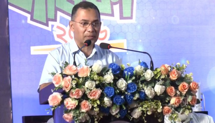 পেশাগত দায়িত্বে রাজনীতি যেন বাধা না হয়: প্রধানমন্ত্রী