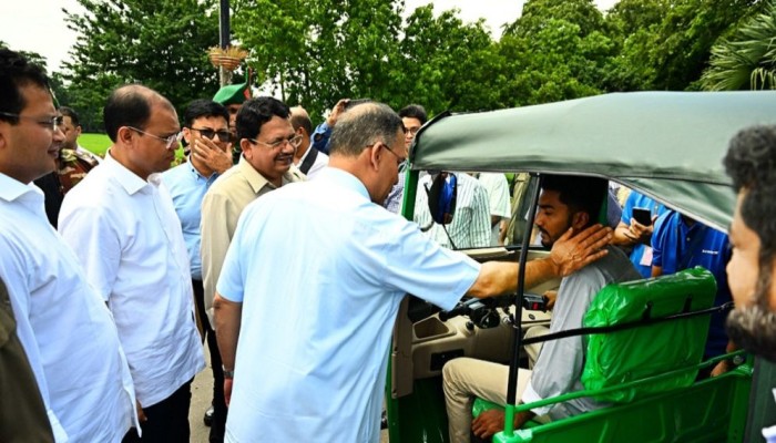 জুলাই যোদ্ধাদের পাশে দাঁড়ালেন প্রধানমন্ত্রী