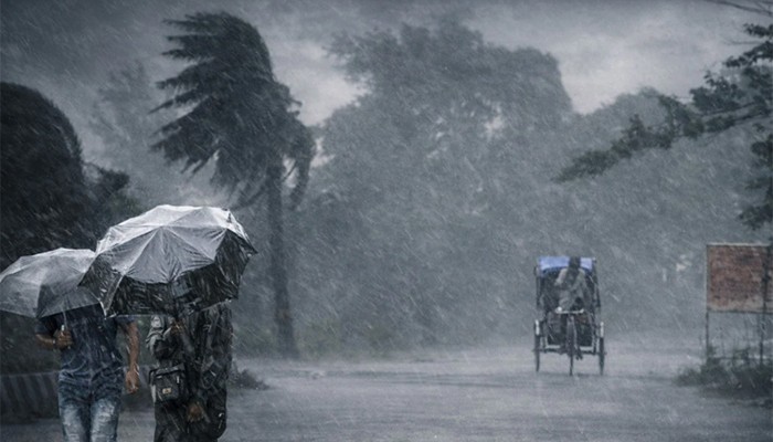 ​সাগরে লঘুচাপের শঙ্কা, সারা দেশে অতিভারী বর্ষণের পূর্বাভাস