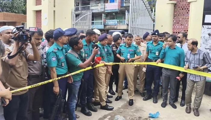 বরিশাল আদালত চত্বরে ককটেল বিস্ফোরণ, আতঙ্ক
