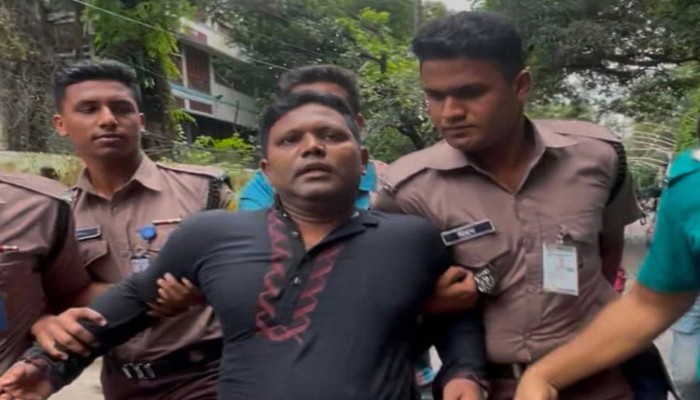 ধানমন্ডি ৩২ নম্বরে ফুল দিতে এসে যুবলীগ কর্মী আটক