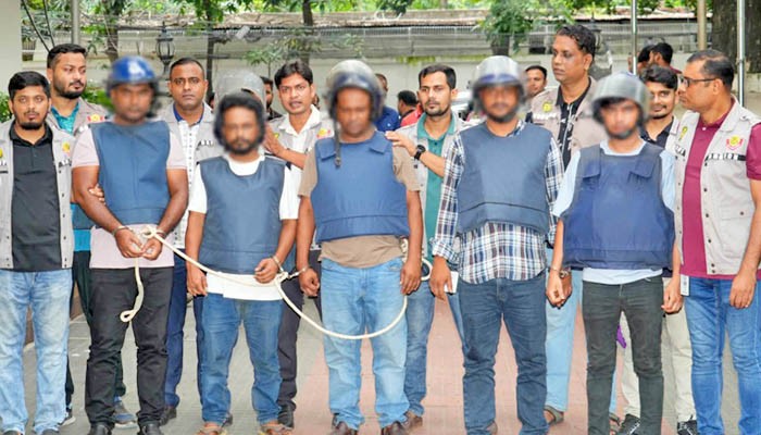 উত্তরায় কোটি টাকা ছিনতাই, গ্রেপ্তার ৫