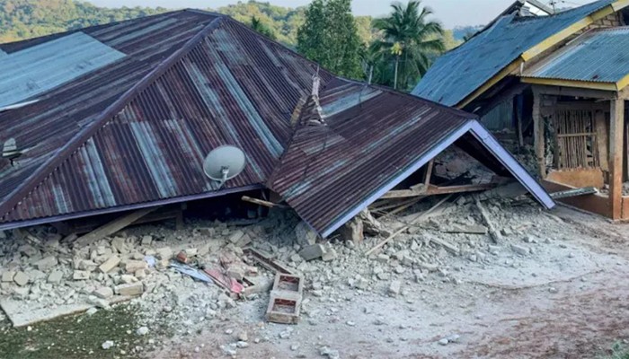 ফের ভূমিকম্পে কাঁপল ইন্দোনেশিয়া