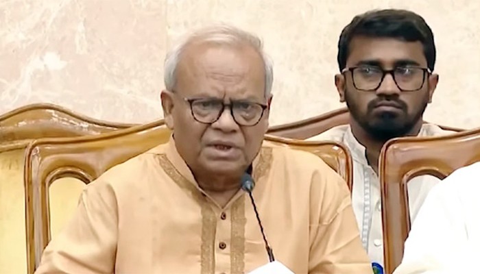 ​সরকার ভগ্নস্তুপের ওপর দাঁড়িয়ে দেশ পরিচালনা করছে: রিজভী