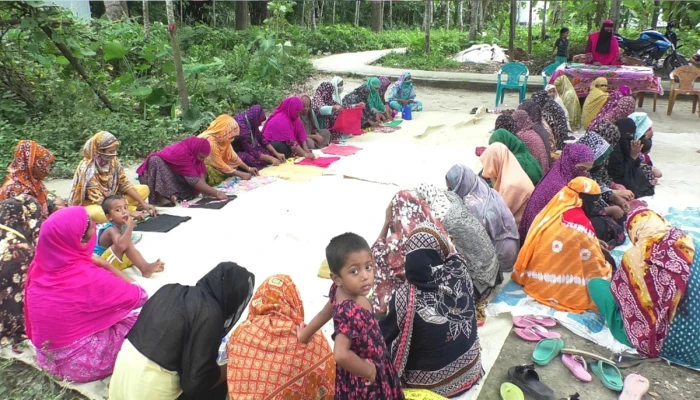 বেনাপোলে ‘আলোকিত নারী’, স্বাবলম্বী হতে পথ দেখাচ্ছে ৫ শতাধিক নারীকে