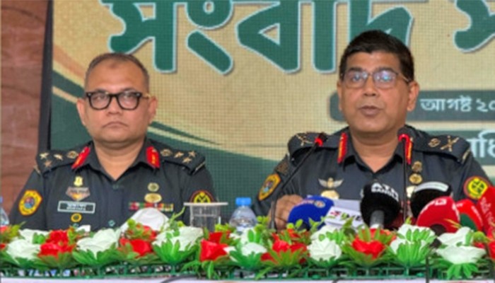 ৬৯০ বন্দি এখনও পলাতক, ১৬৬ জনের হদিসই নেই: আইজি প্রিজন
