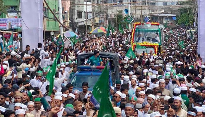 ​লাখো মানুষের অংশগ্রহণে চট্টগ্রামে জশনে জুলুস শুরু