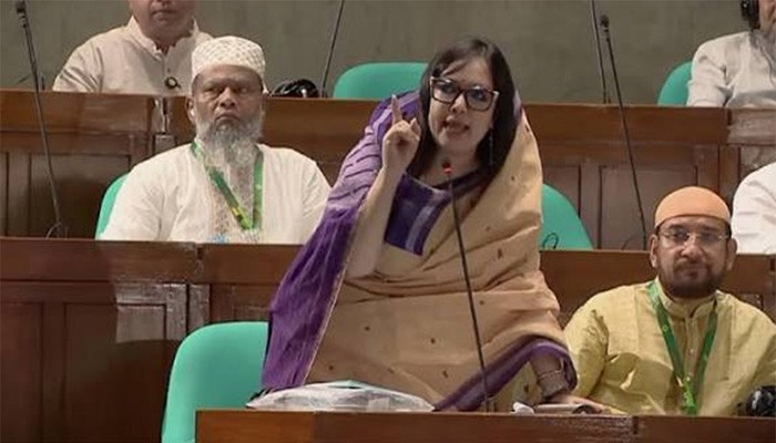 লোডশেডিং প্রসঙ্গে দুষ্টু লোকে বলে, ‘টুকু আসে, টুকু যায়’