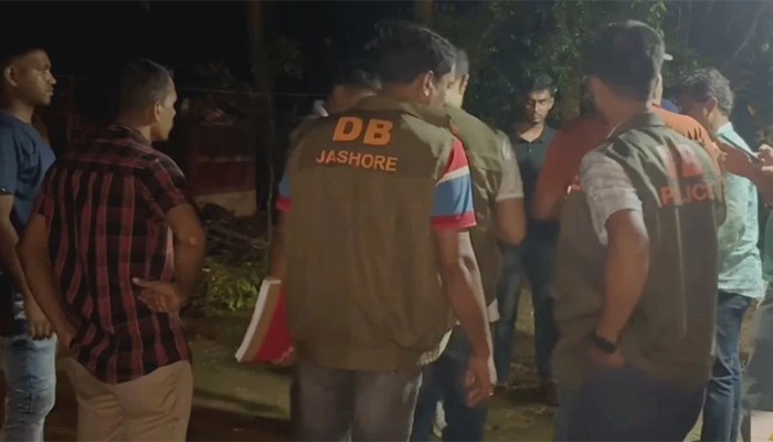 ​যশোরে মাকে কুপিয়ে হত্যা, ছেলে পলাতক
