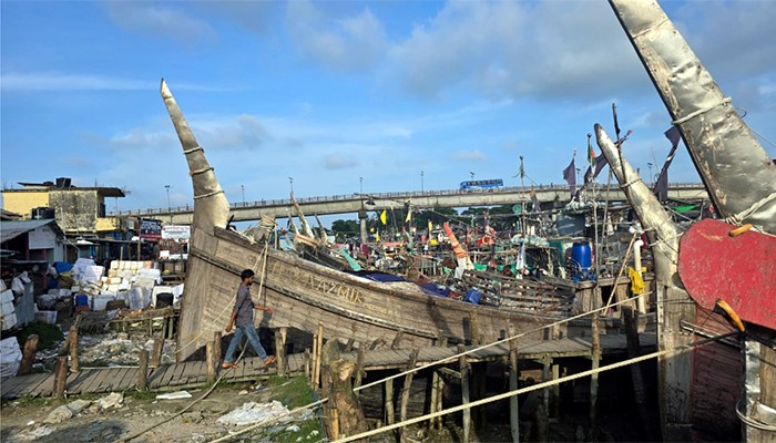 ​লোডশেডিংয়ের কারণে বরফ সংকট, মাথায় হাত মৎস্যজীবীদের