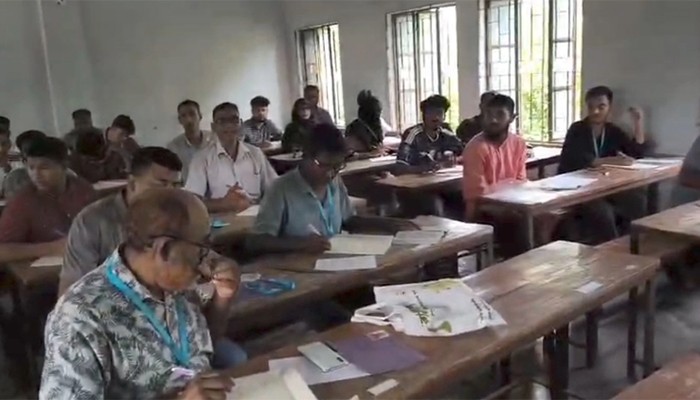 ​বই খুলে পরীক্ষা, ভিডিও করায় সাংবাদিকদের মারধর