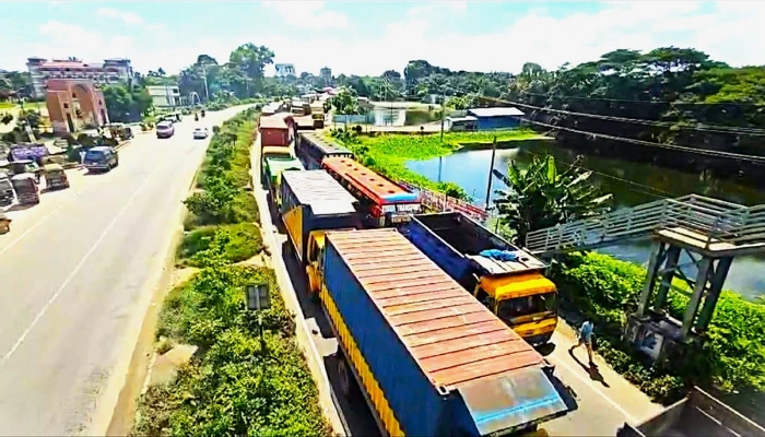 ঢাকা-চট্টগ্রাম মহাসড়কে তীব্র যানজট, অ্যাম্বুলেন্সেই প্রাণ গেল দুই রোগীর